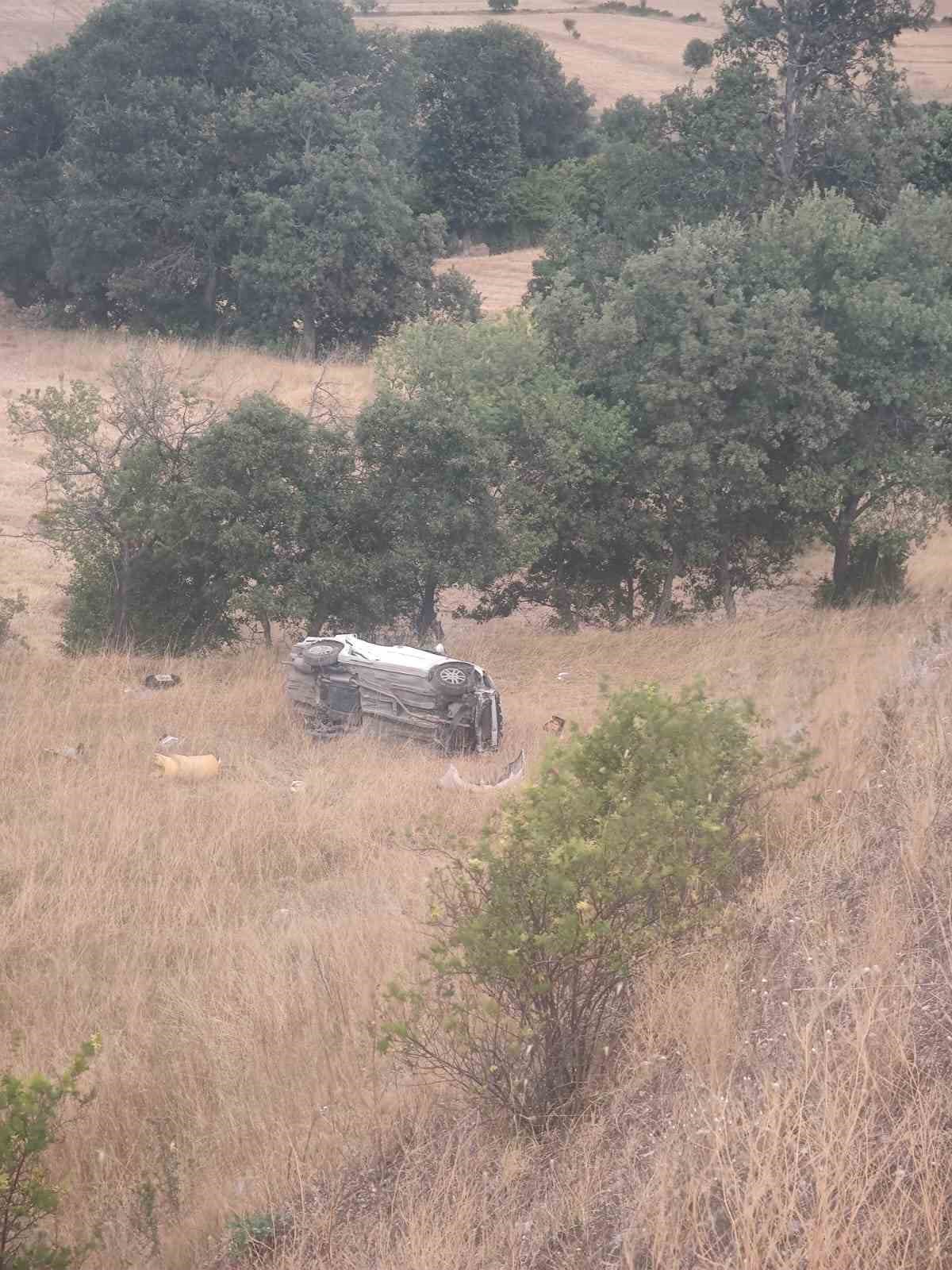 Tokat’ta uçurumdan düşen otomobilden sağ kurtuldular
