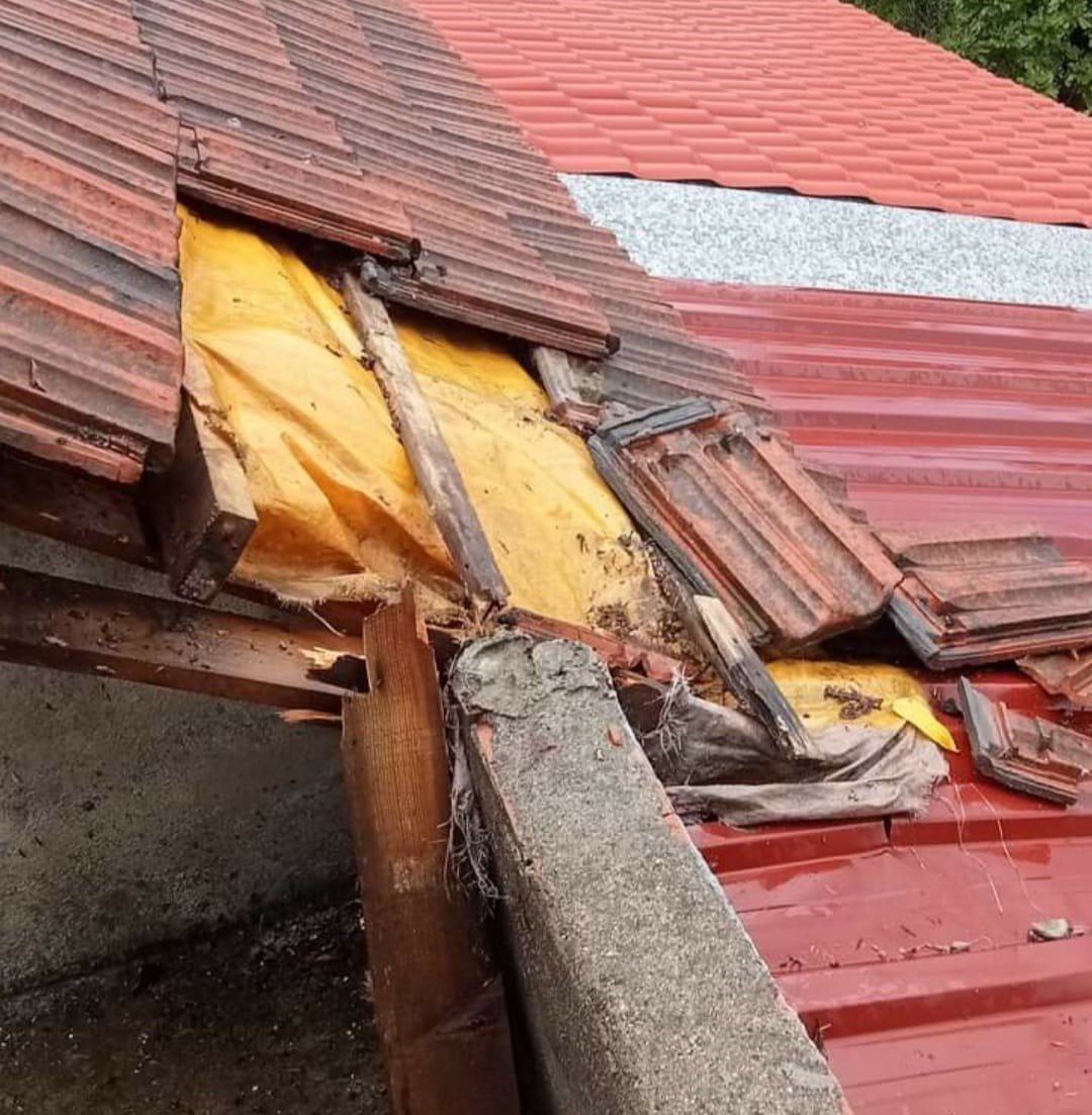 Kilimli&rsquo;de yıldırım dehşeti; bir ev hasar g&ouml;rd&uuml;
