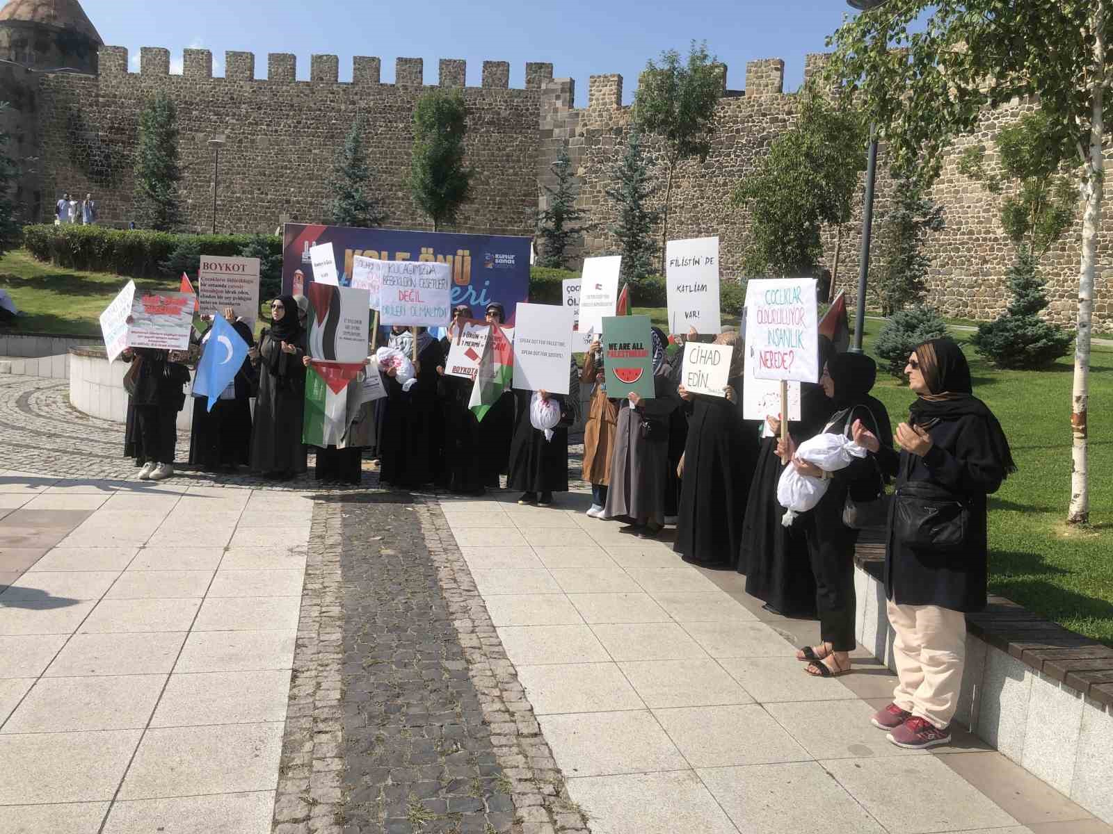 Erzurum’da ABD kongresine alkışlı protesto
