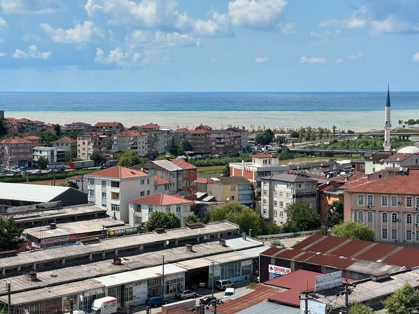 Alaplı’da deniz çamur rengini aldı