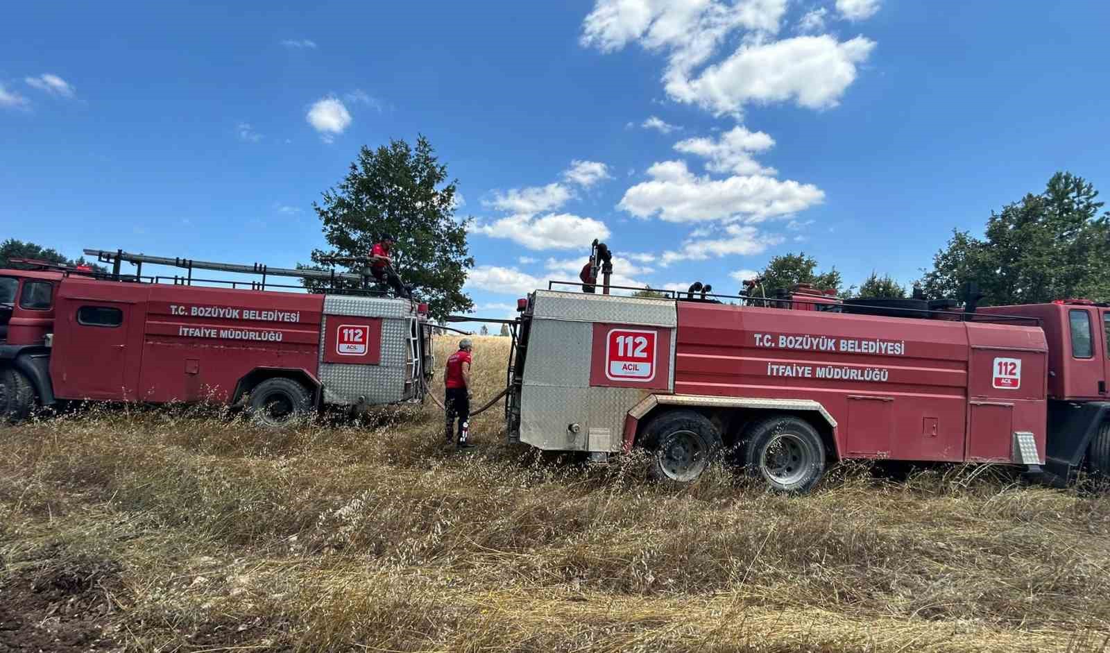 Bozüyük’te çıkan anız yangını ormanlık alana sıçramadan söndürüldü
