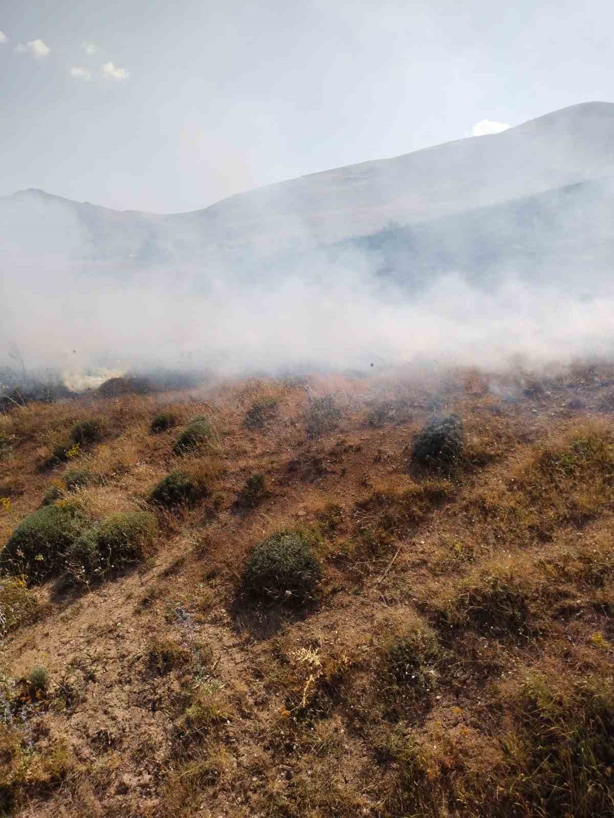 Adilcevaz&rsquo;da korkutucu yangın
