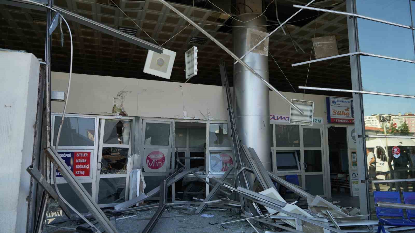 Yolcu otob&uuml;s&uuml; otogara daldı, facianın eşiğinden d&ouml;n&uuml;ld&uuml;: 3 yaralı 