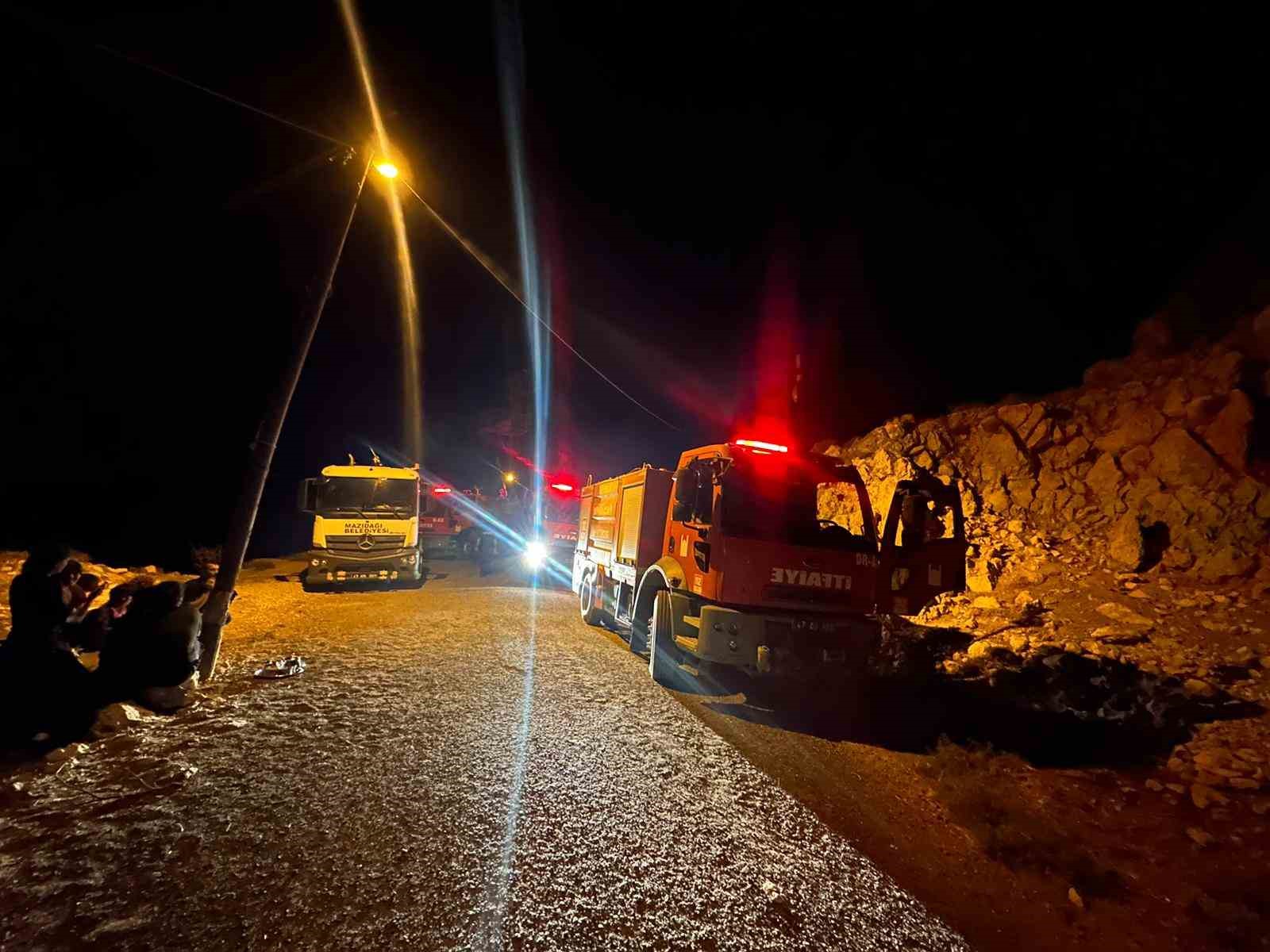 Mardin’de gece saatlerinde korkutan yangın kontrol altına alındı
