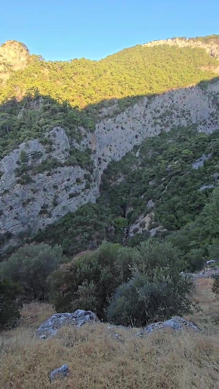 Kazdağları&rsquo;nda Şahinderesi Kanyonu&rsquo;nda mahsur kalan 10 kişi helikopter ile kurtarıldı
