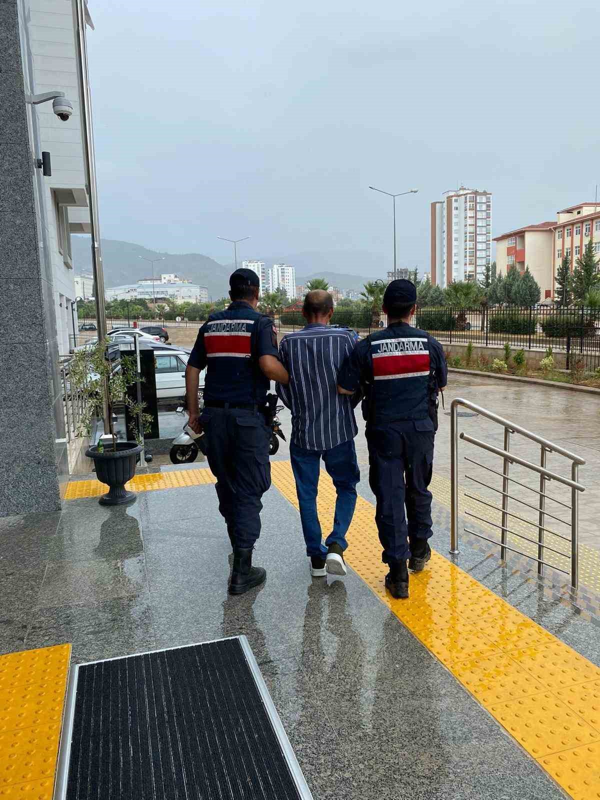 Adana&rsquo;da kesinleşmiş hapis cezasıyla aranan 3 h&uuml;k&uuml;ml&uuml; yakalandı
