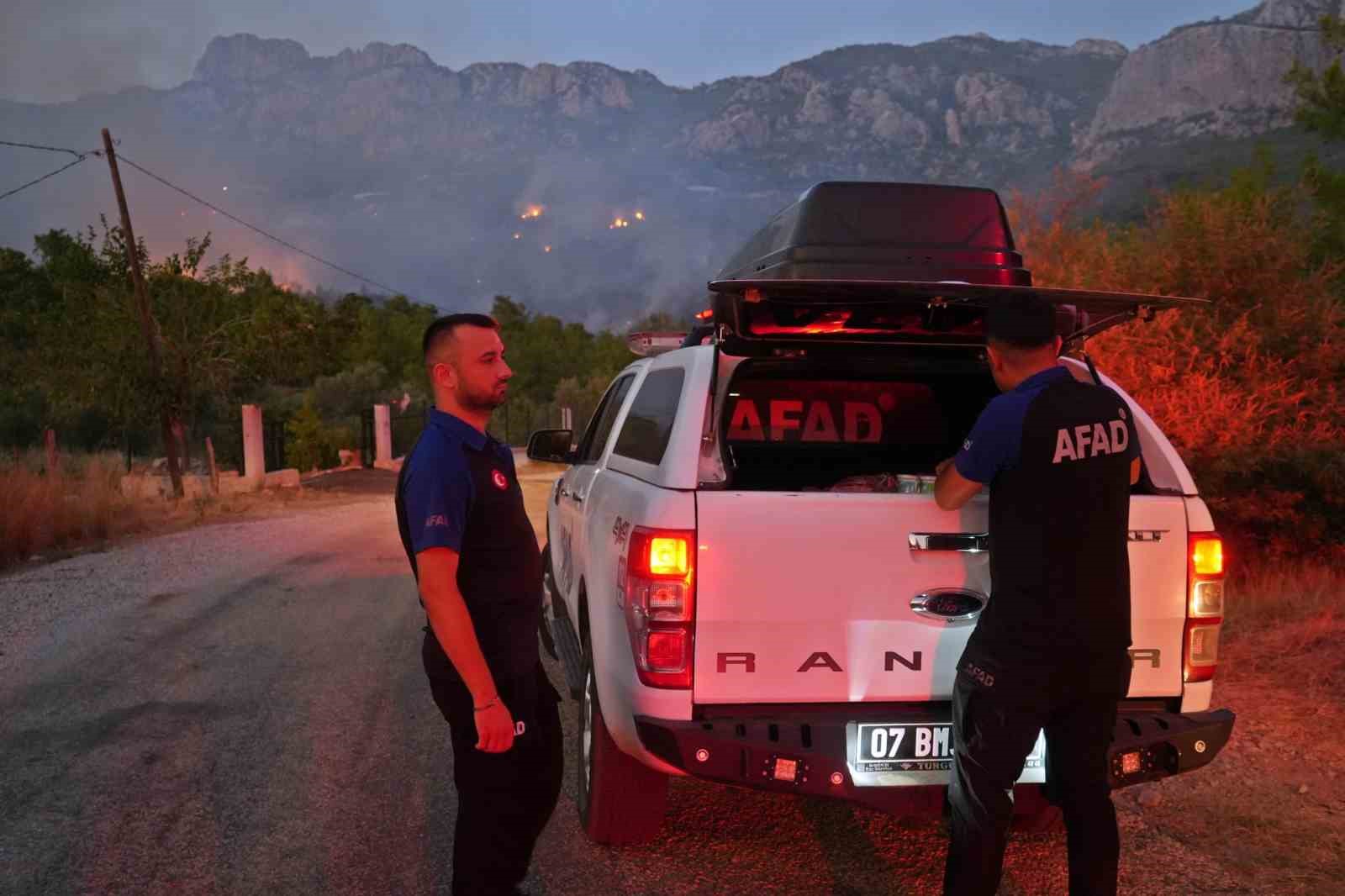 Serik yanan ormanlık alan havadan görüntülendi
