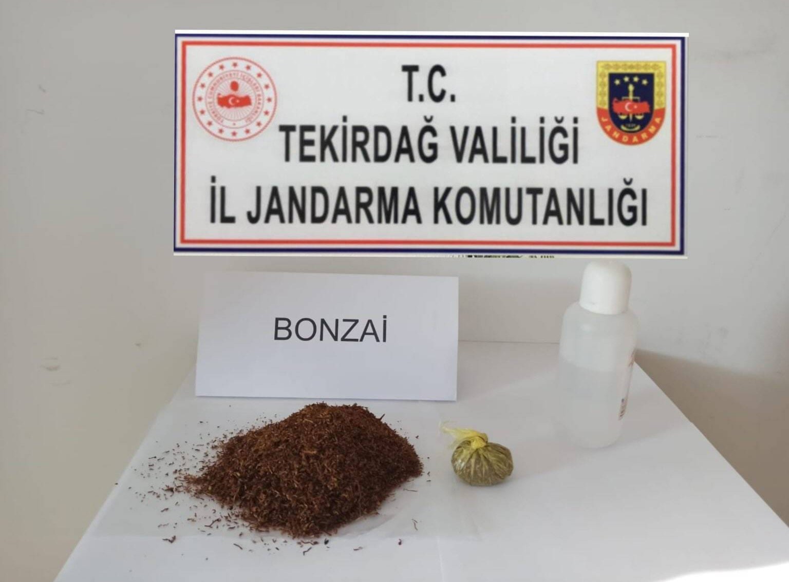 Tekirdağ&rsquo;da uyuşturucu ve silah operasyonları
