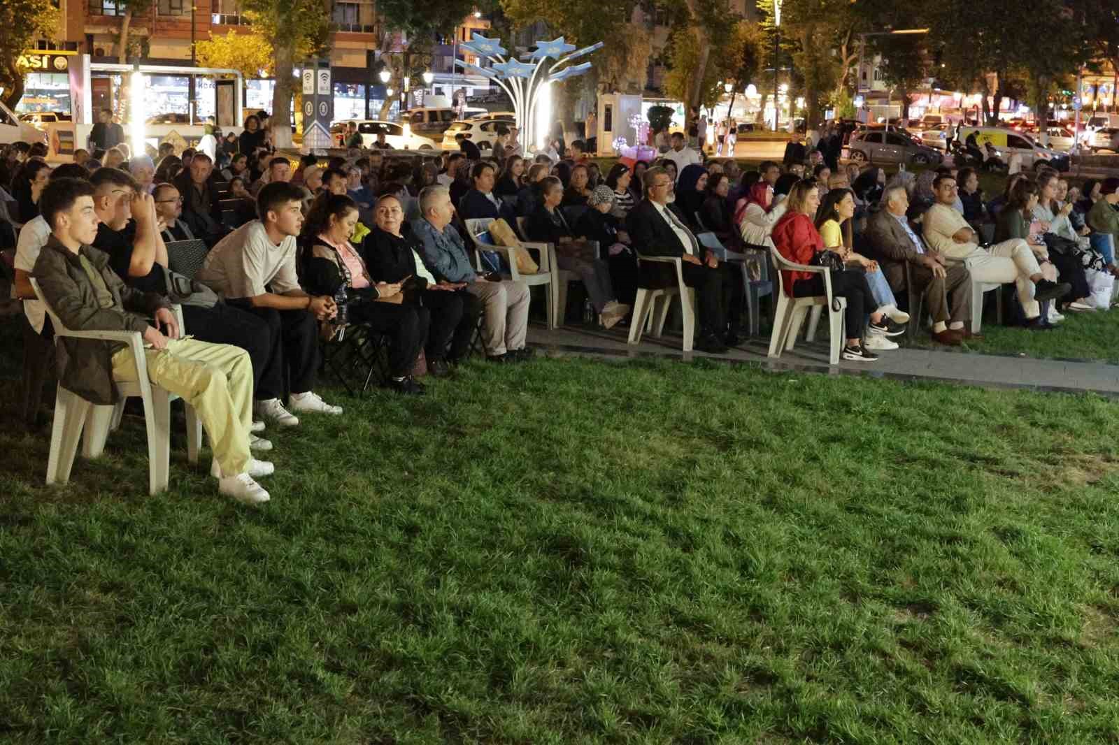 Anadolu&rsquo;nun sesi K&uuml;tahya&rsquo;da yankılandı
