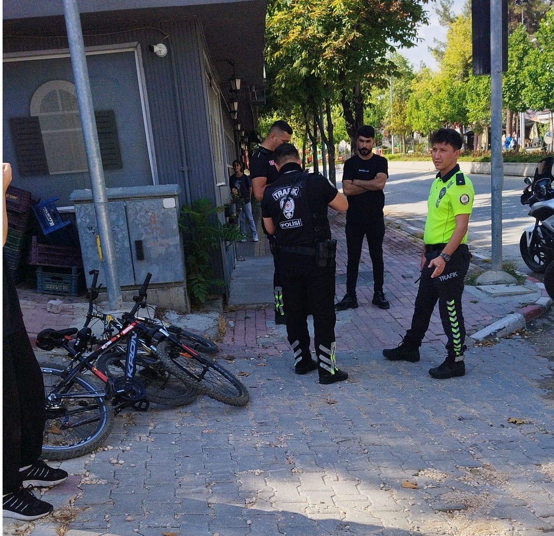 Bilecik’te bisikletin otomobile çarpması sonucu 1 kişi yaralı