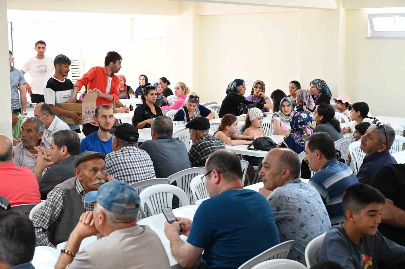 Bozüyük Cemevi’nden aşure ikramı