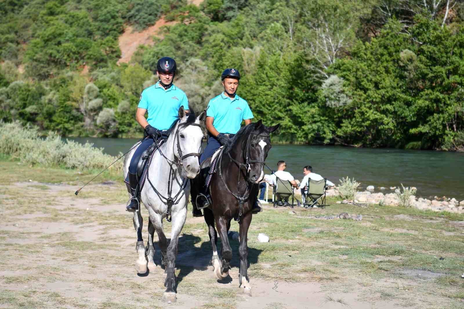 Huzur şehri haline gelen Tunceli’de atlı jandarma timi göreve başladı
