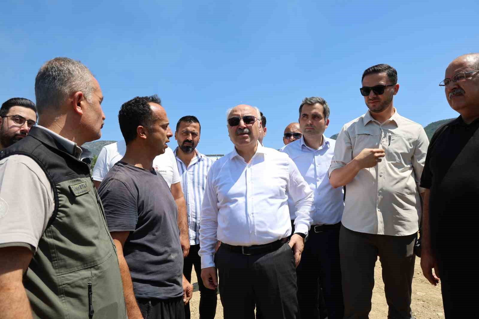 Adana Valisi Köşger: "Yangın kısmen kontrol altında, 45 hektarlık alan zarar gördü"