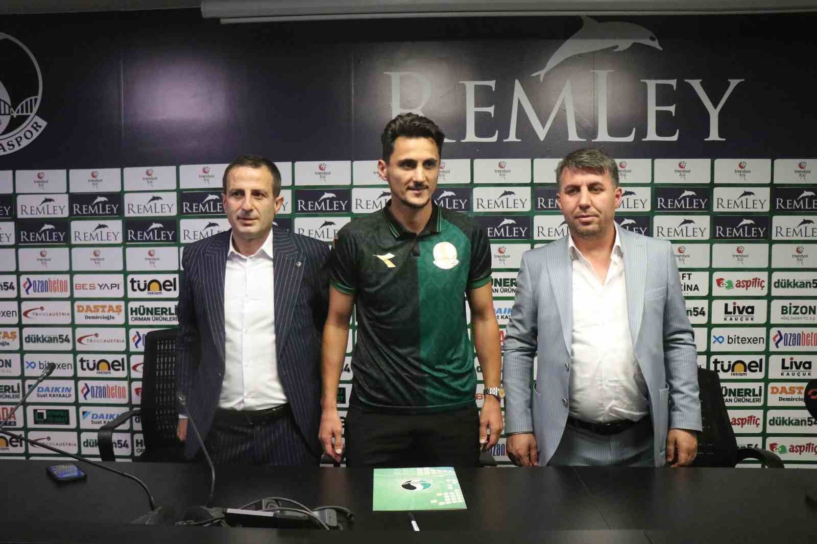 Sakaryaspor, Mustafa Pektemek’i kadrosuna kattı
