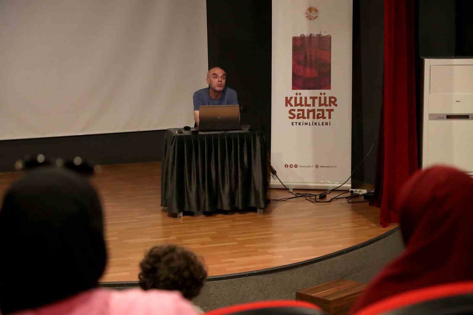 Sinema eleştirmeni, gen&ccedil;lik psikolojisini yeşil perdeyle anlattı
