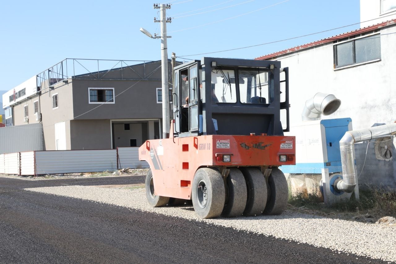 Edremit Belediyesi asfaltlama hamlesi başlattı
