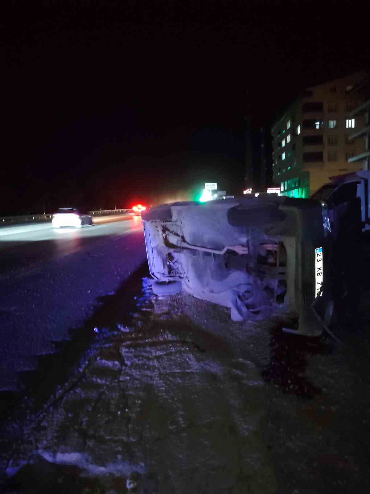 Tatvan&rsquo;da zincirleme kaza: Ambulans kazaya karıştı
