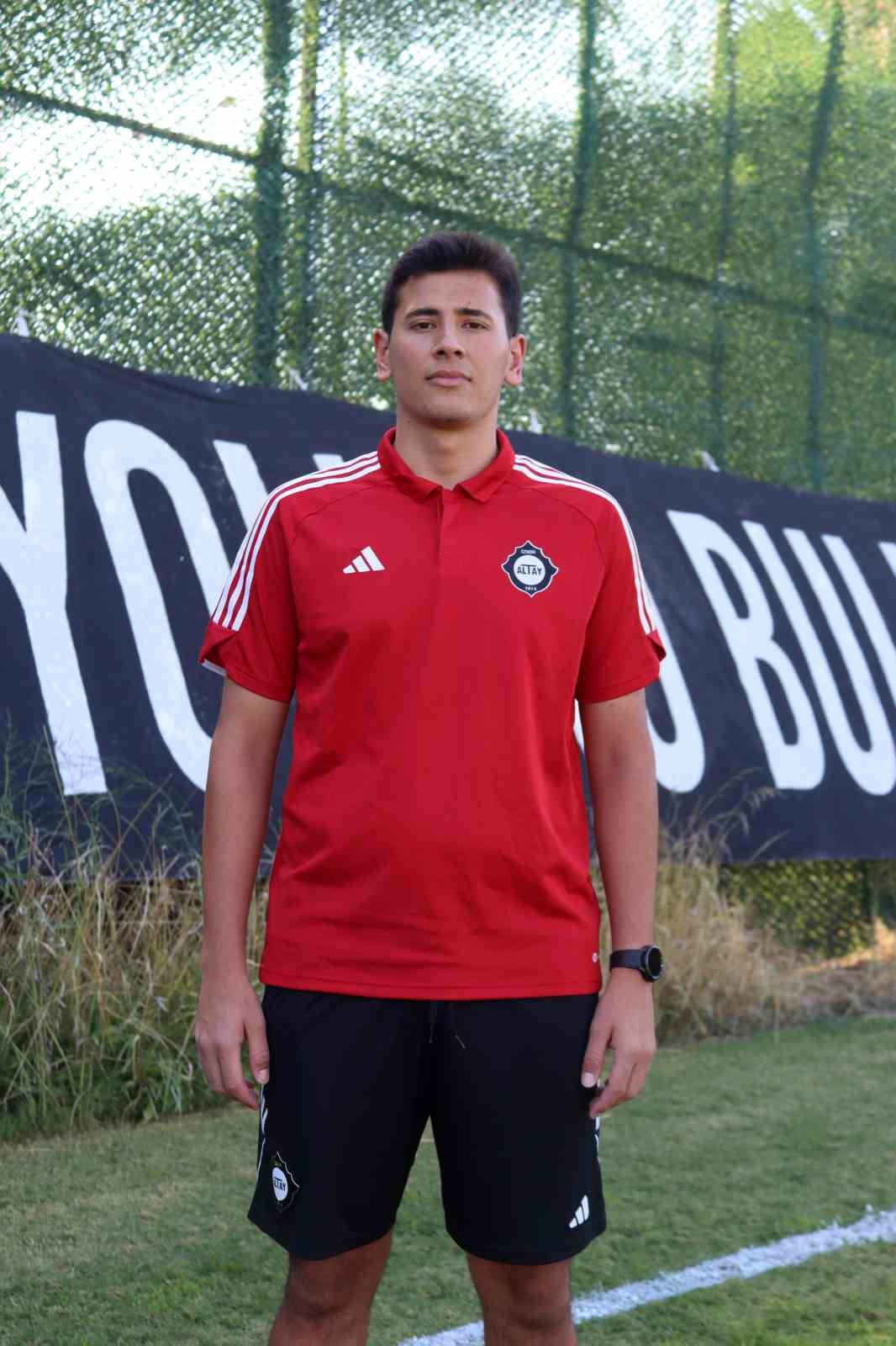 Sağlık sorunu, 20 yaşında antrenör yaptı
