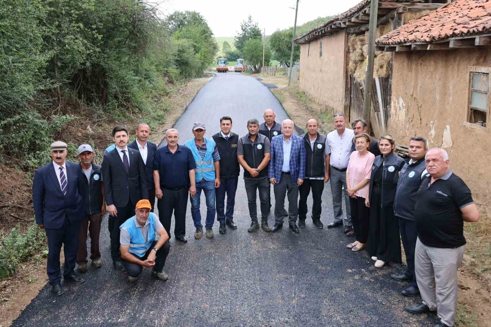 Sıcak asfalt serim çalışmaları devam ediyor