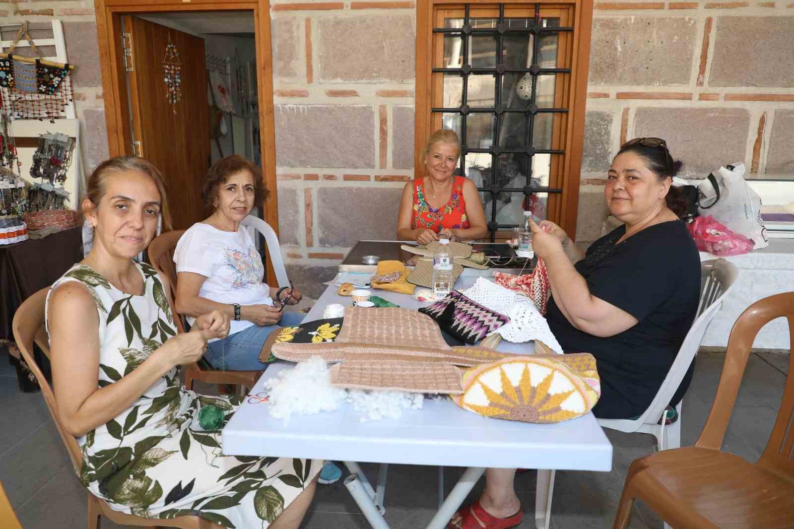 Kadınlar Şehzadeler’in kurslarında hem öğreniyor hem özgürleşiyor