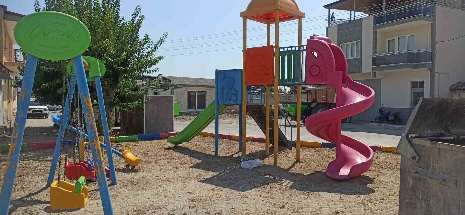 Şehzadeler’deki çocuk oyun grupları yenileniyor