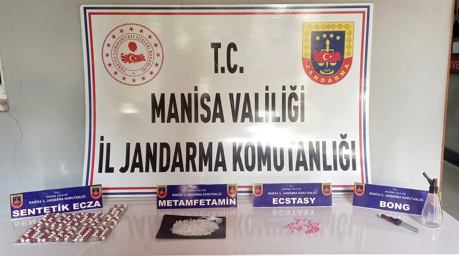 Manisa’da jandarma timleri uyuşturucuya geçit vermiyor