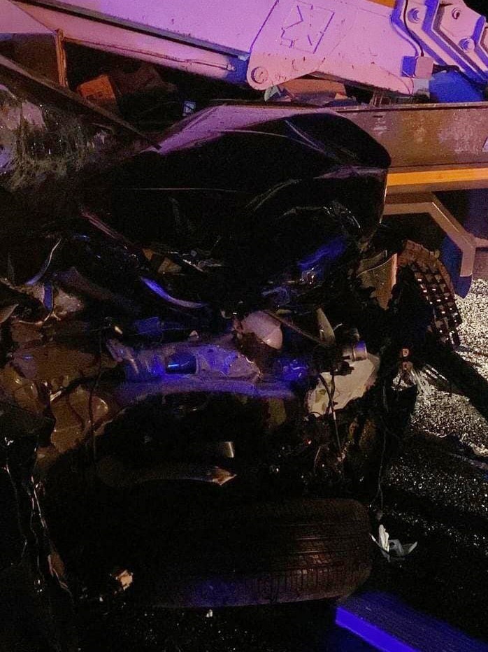 Boz&uuml;y&uuml;k&rsquo;te otomobil kamyona &ccedil;arptı; 3 kişi yaralandı
