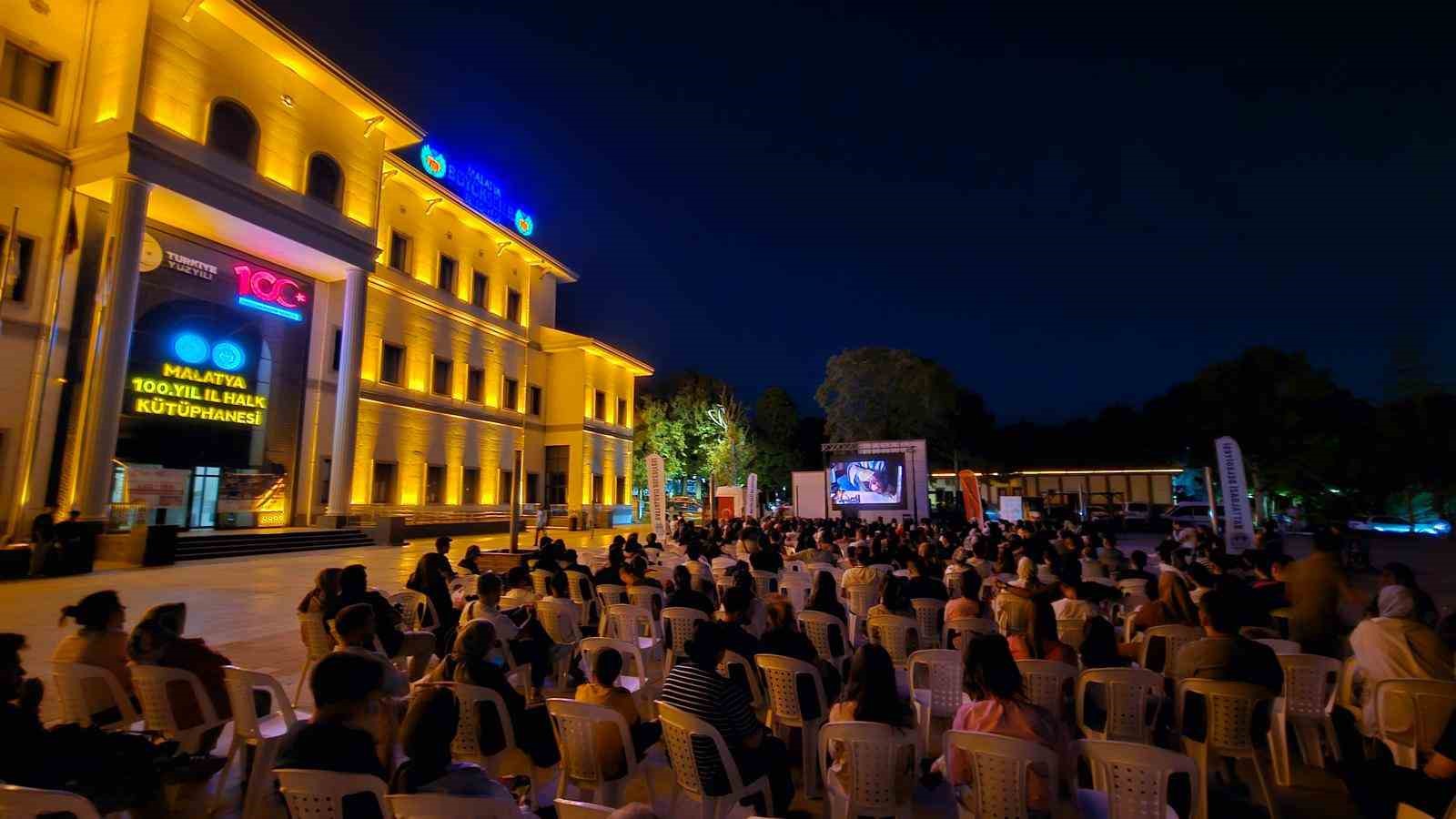 Battalgazi&rsquo;de yaz akşamları programı b&uuml;y&uuml;k ilgi g&ouml;rd&uuml;
