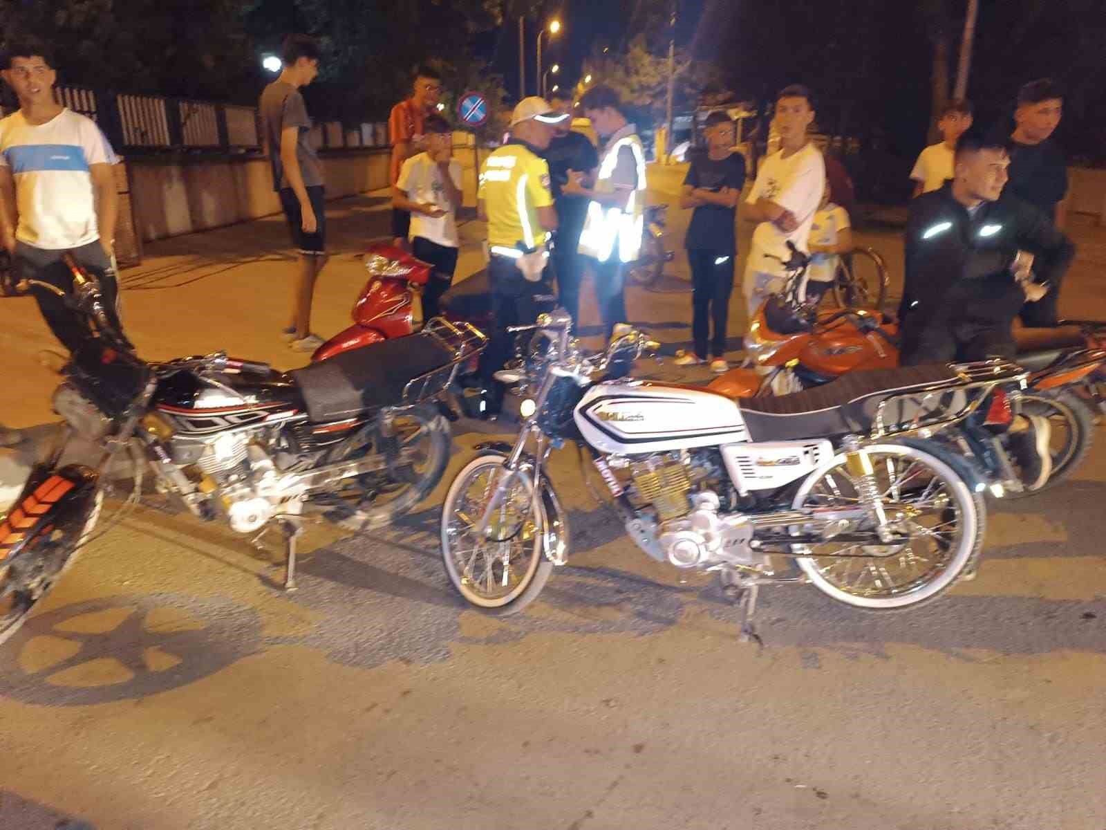 Motosiklet ve otomobil s&uuml;r&uuml;c&uuml;lerine y&ouml;nelik denetim
