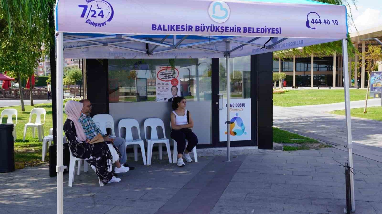 B&uuml;y&uuml;kşehir, gen&ccedil;lerin yanında olmaya devam ediyor
