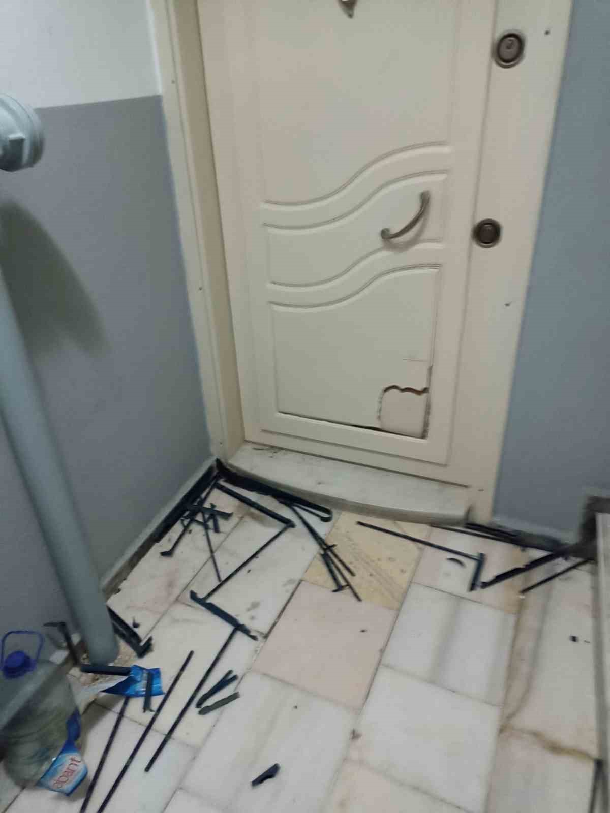 Kapısına dayandığı kiracısına dehşeti yaşattı 
