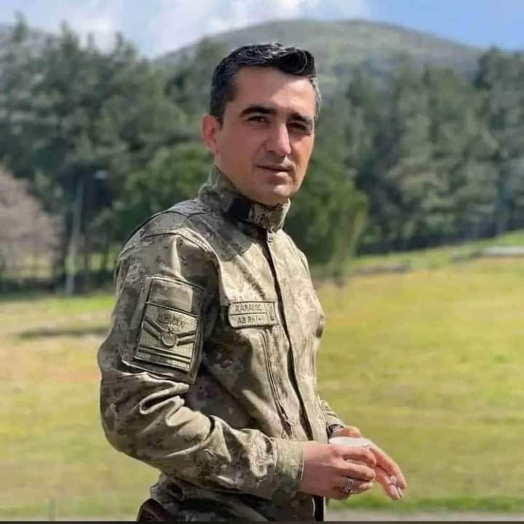 En zor veda: 4 ve 7 yaşındaki kardeşler babalarına son kez dokundu
