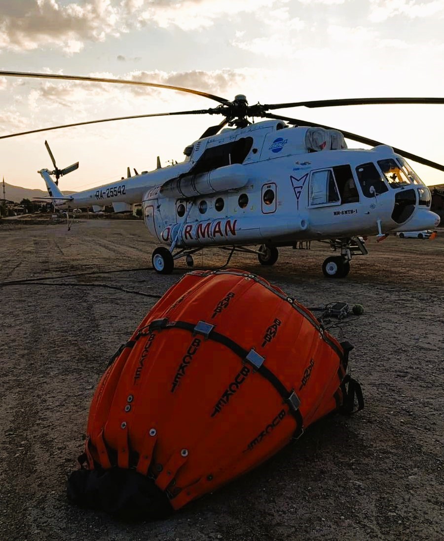 Denizli&rsquo;deki yangın s&ouml;nd&uuml;rme &ccedil;alışmalarına desteğe gelen helikopter zorunlu iniş yaptı

