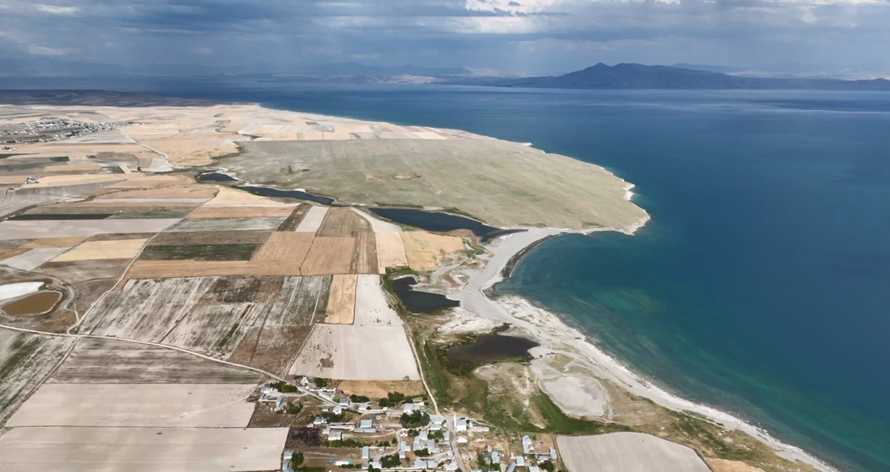 Adilcevaz&rsquo;daki g&ouml;ller dron ile g&ouml;r&uuml;nt&uuml;lendi
