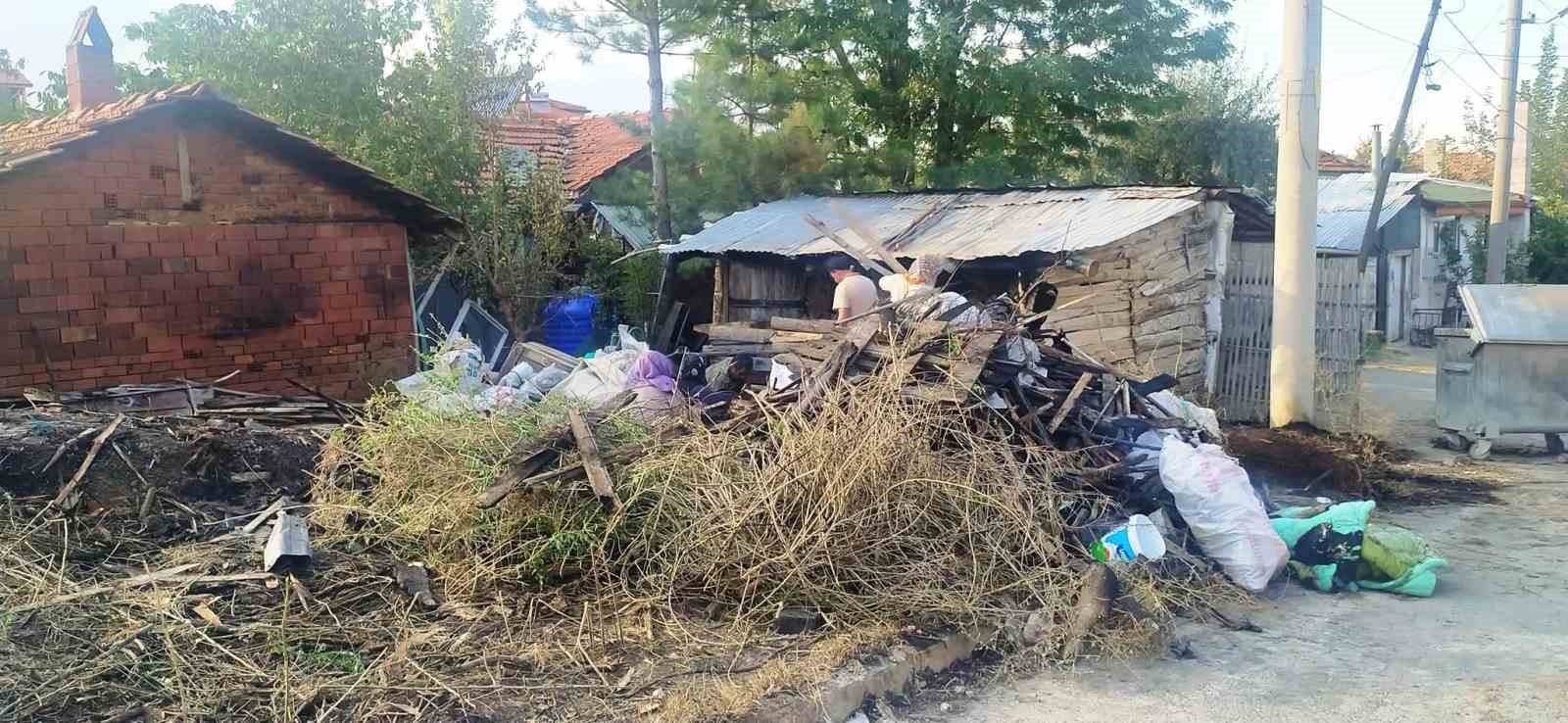 Hisarcık&rsquo;ta kazan ateşinden sı&ccedil;rayan kıvılcım arazi yangınına neden oldu
