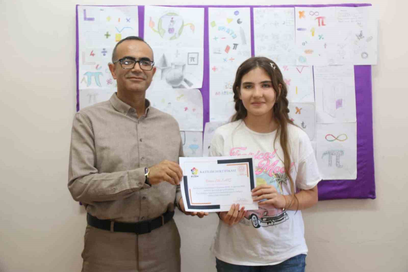 M&uuml;d&uuml;r Başyiğit&rsquo;ten BİLSEM yaz okulu &ouml;ğrencilerine katılım sertifikası
