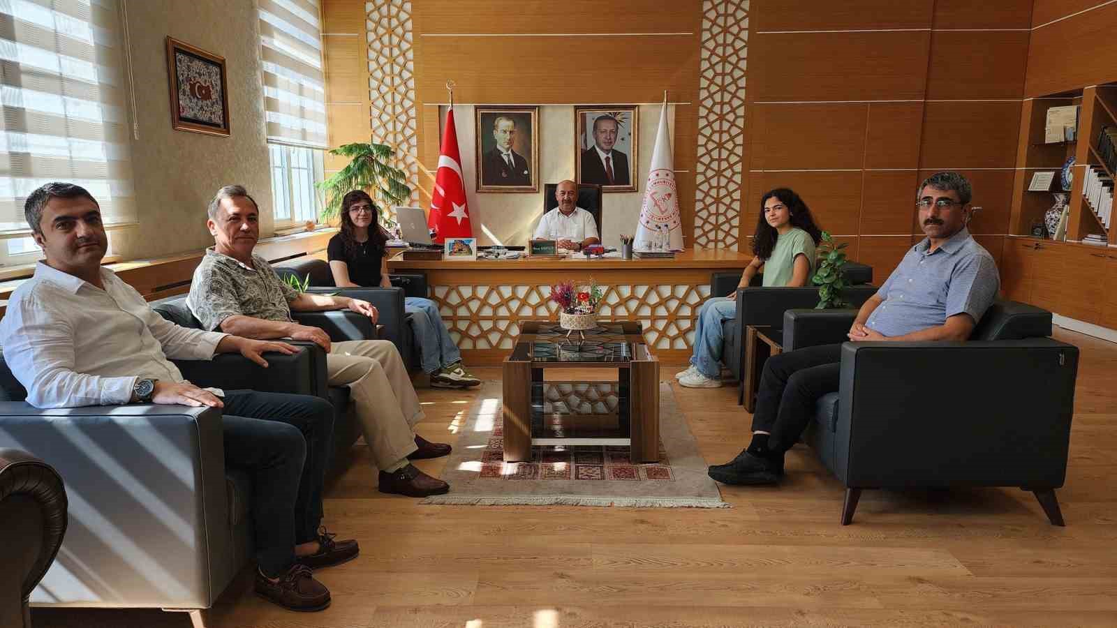 YKS T&uuml;rkiye 57&rsquo;insici Dilek Duran: "Başarımı d&uuml;zenli &ccedil;alışmaya bor&ccedil;luyum"
