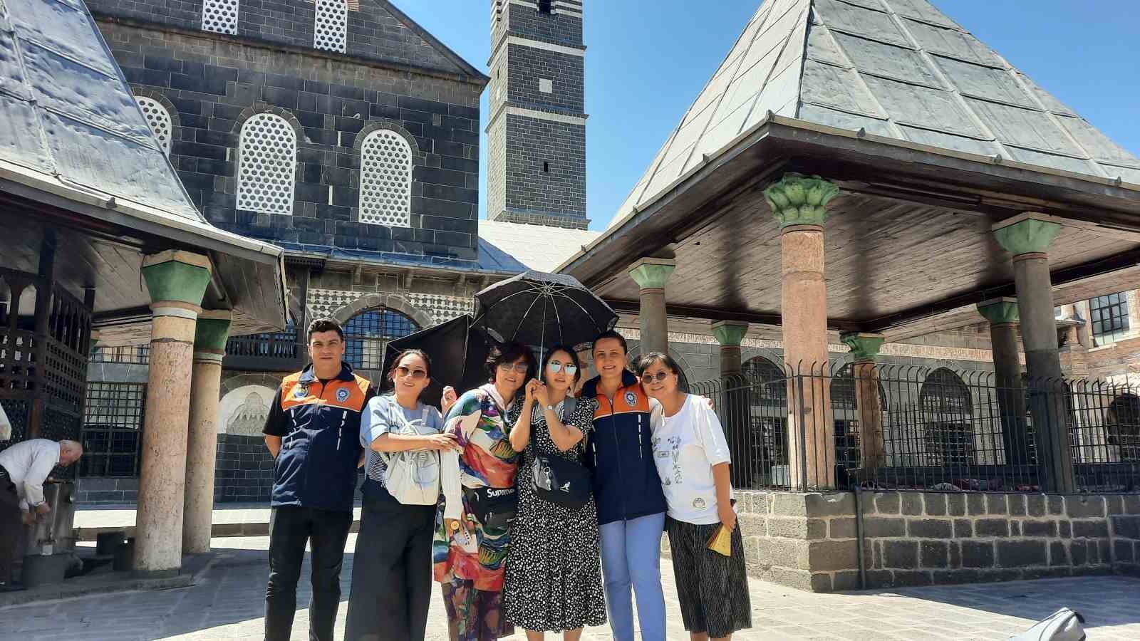 Diyarbakır&rsquo;da &ldquo;Turizm Polisi&rdquo; 5 dilde ziyaret&ccedil;ilerle ilgileniyor
