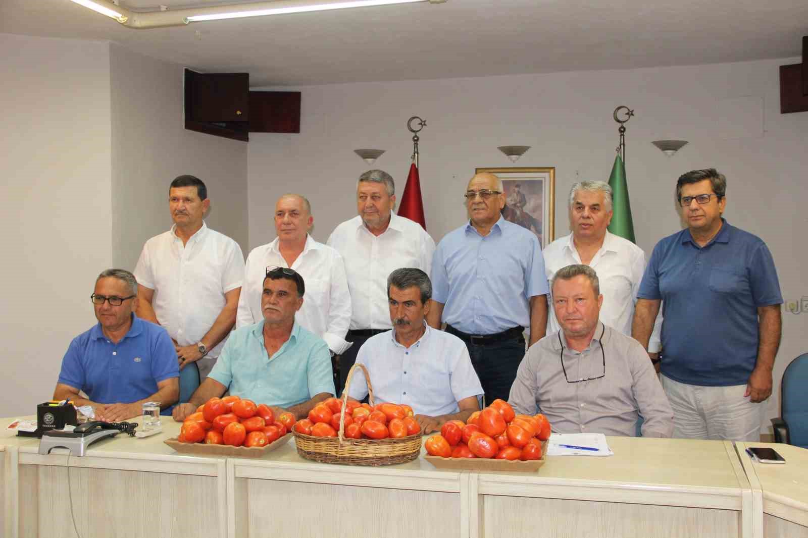Domates tarlada 1,7 TL pazarda 15 TL
