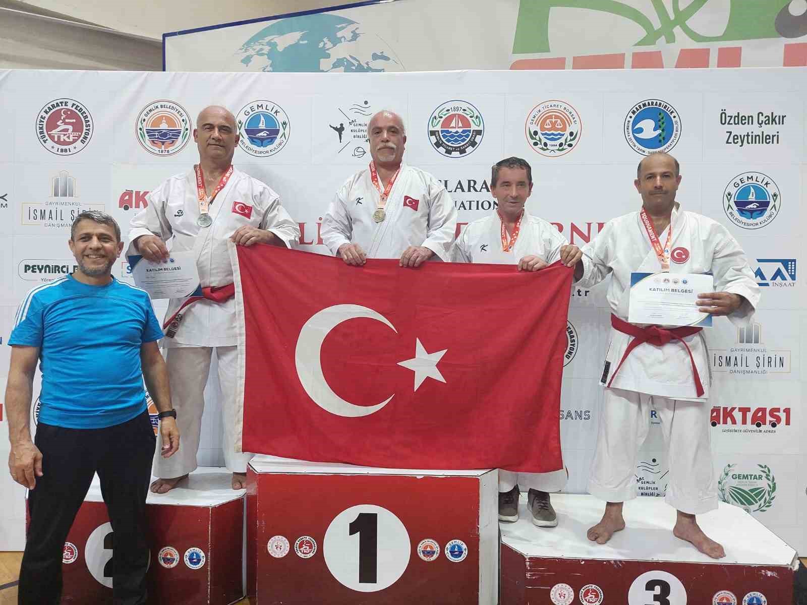 Karate salonunda başlayan aşk 34 yılın sonunda madalyayı buldu
