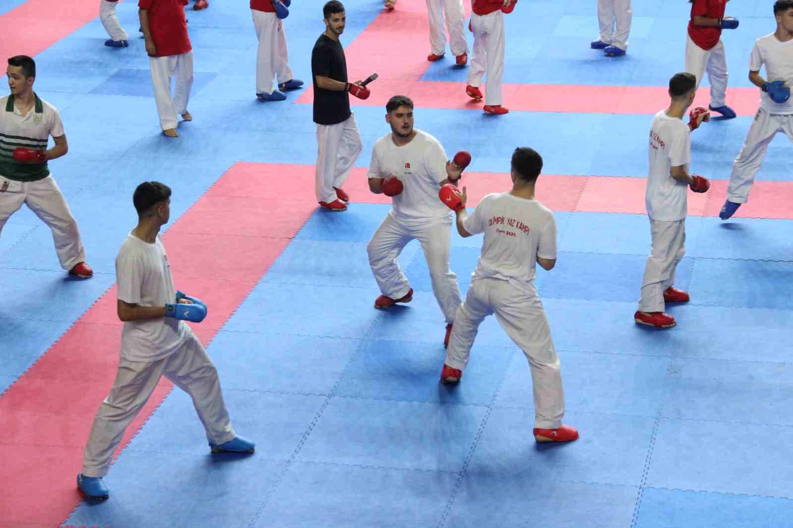 Olimpiyat dışı kalan karateciler Manisa&rsquo;da kampa girdi
