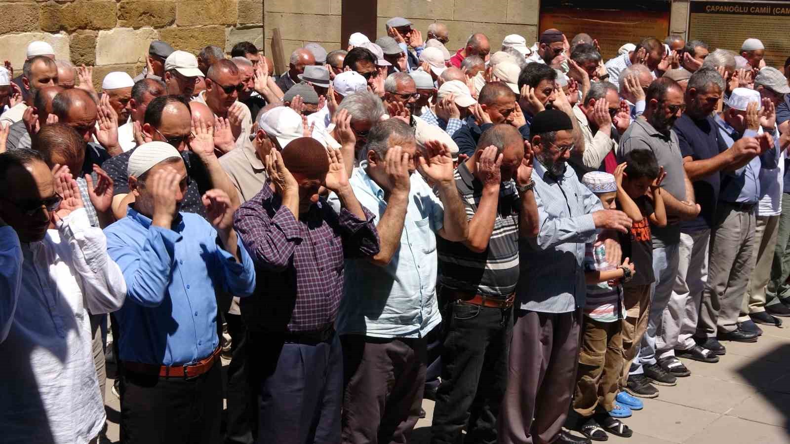 Heniyye için Yozgat’ta gıyabi cenaze namazı kılındı