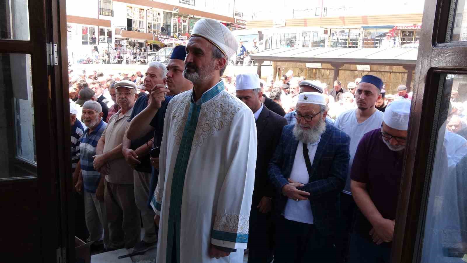 Heniyye için Yozgat’ta gıyabi cenaze namazı kılındı
