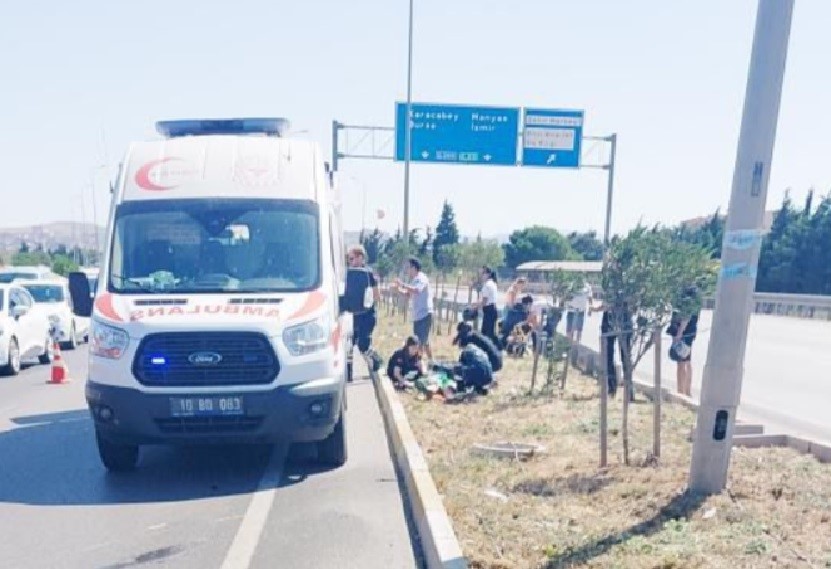 Bandırma&rsquo;da motosiklet kazası: 2 kişi yaralandı
