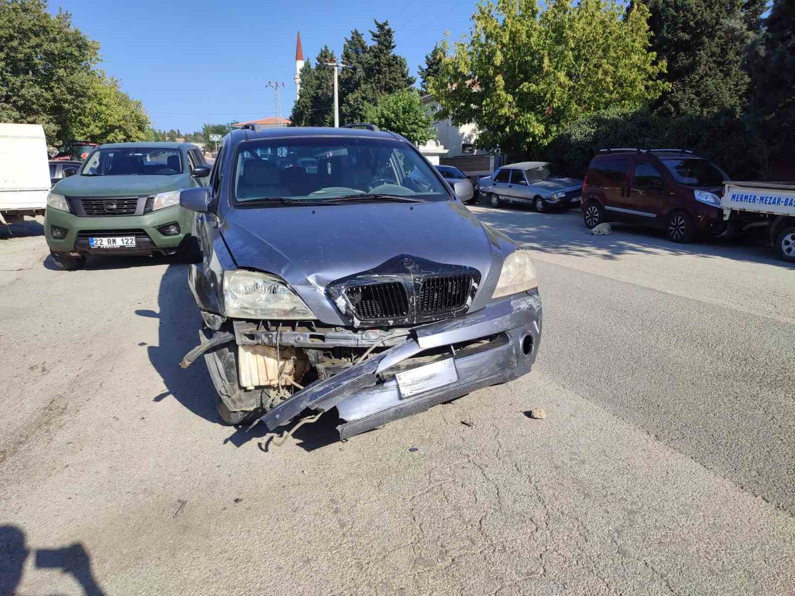 Otomobil ve cipin &ccedil;arpıştığı kazada 3 kişi yaralandı
