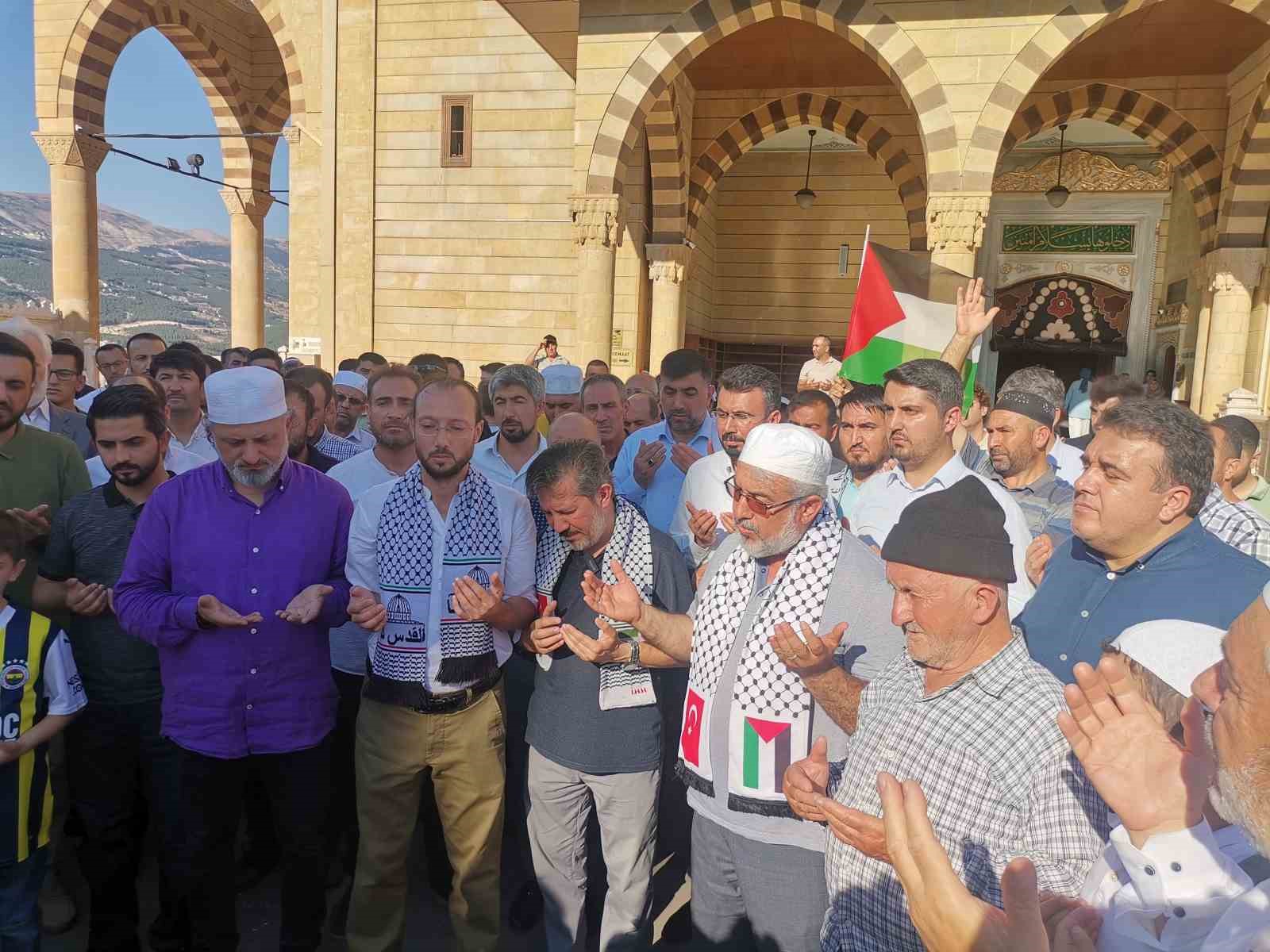 Kahramanmaraş&rsquo;ta İsmail Haniye ve Gazzeli şehitler i&ccedil;in eller semaya kalktı
