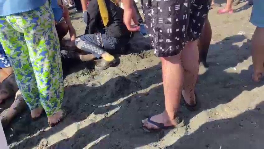 Denizde boğulma tehlikesi ge&ccedil;iren 66 yaşındaki kadının durumu ağır
