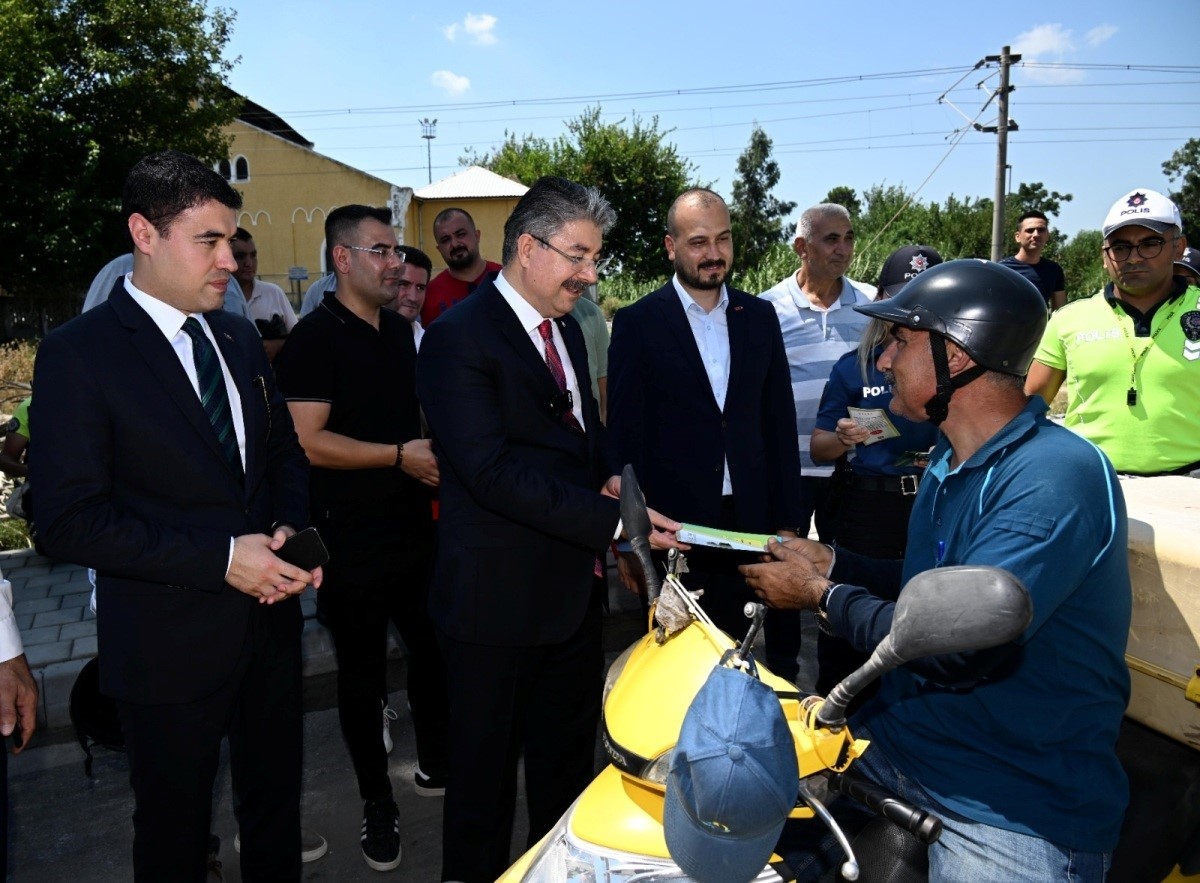 Osmaniye’de "Ceza Yok, Kask Var" mottosuyla motor sürücülerine kask dağıtıldı