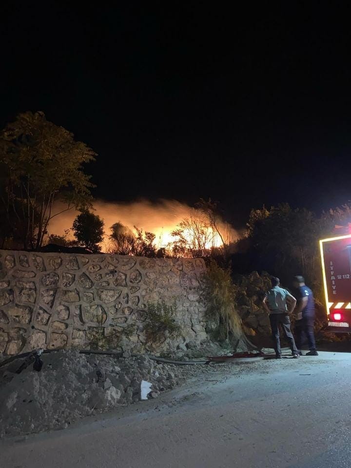 Doğum günü kutlamasında patlatılan havai fişekler bahçede yangına sebep oldu
