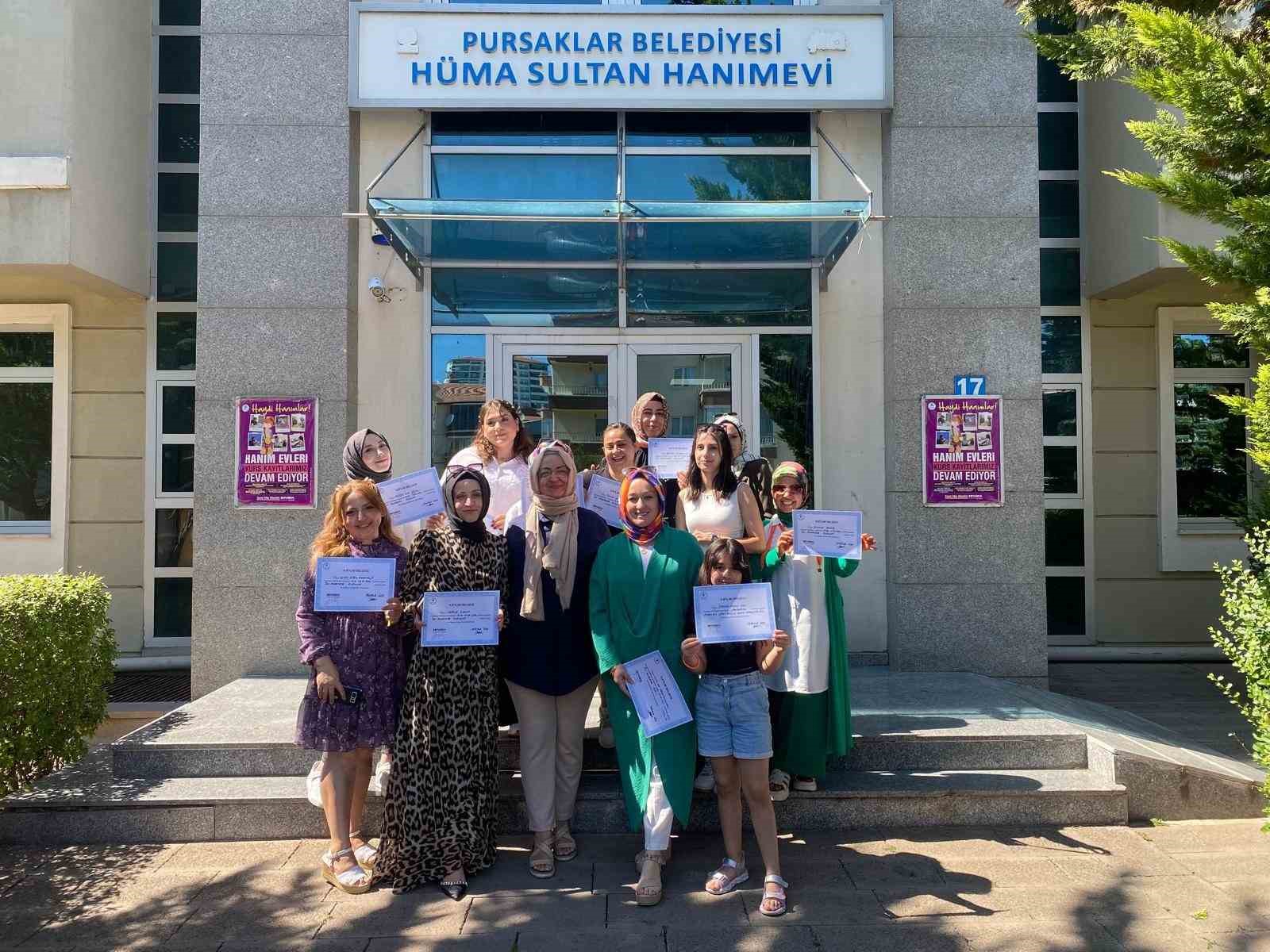 Pursaklar’da kursiyerlerin mezuniyet sevinci